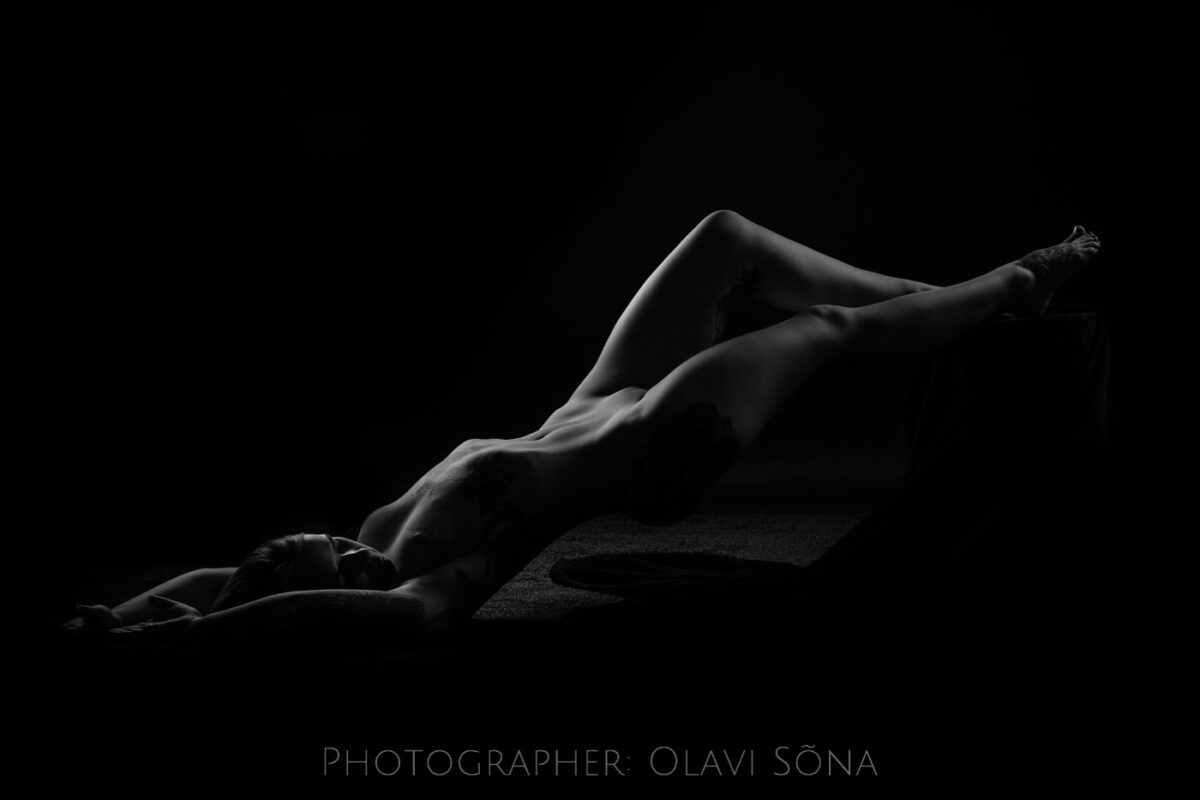 Nude Art Photography shape with diagonal body shape