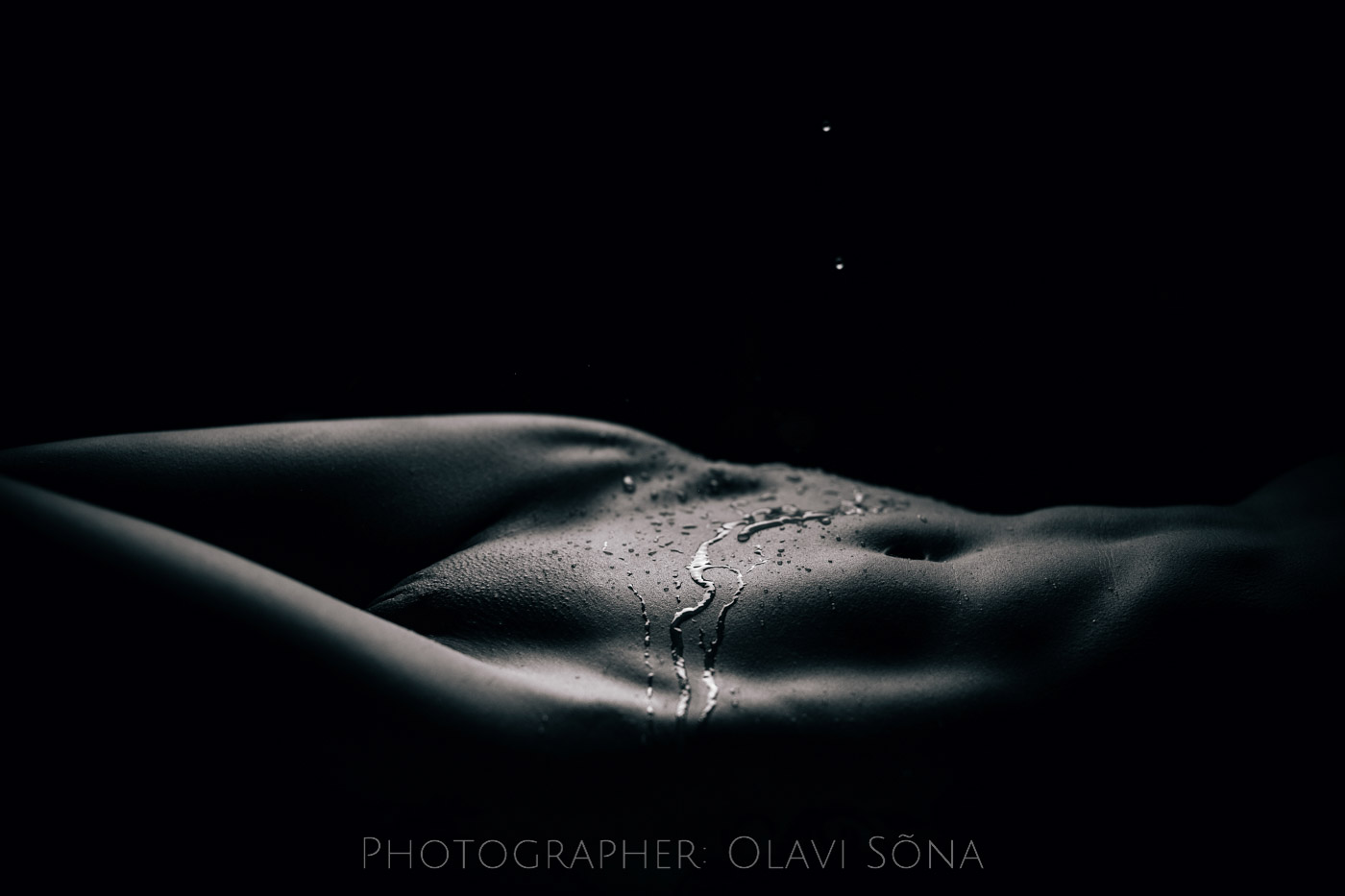 water drops on abs- Nude Art Photography